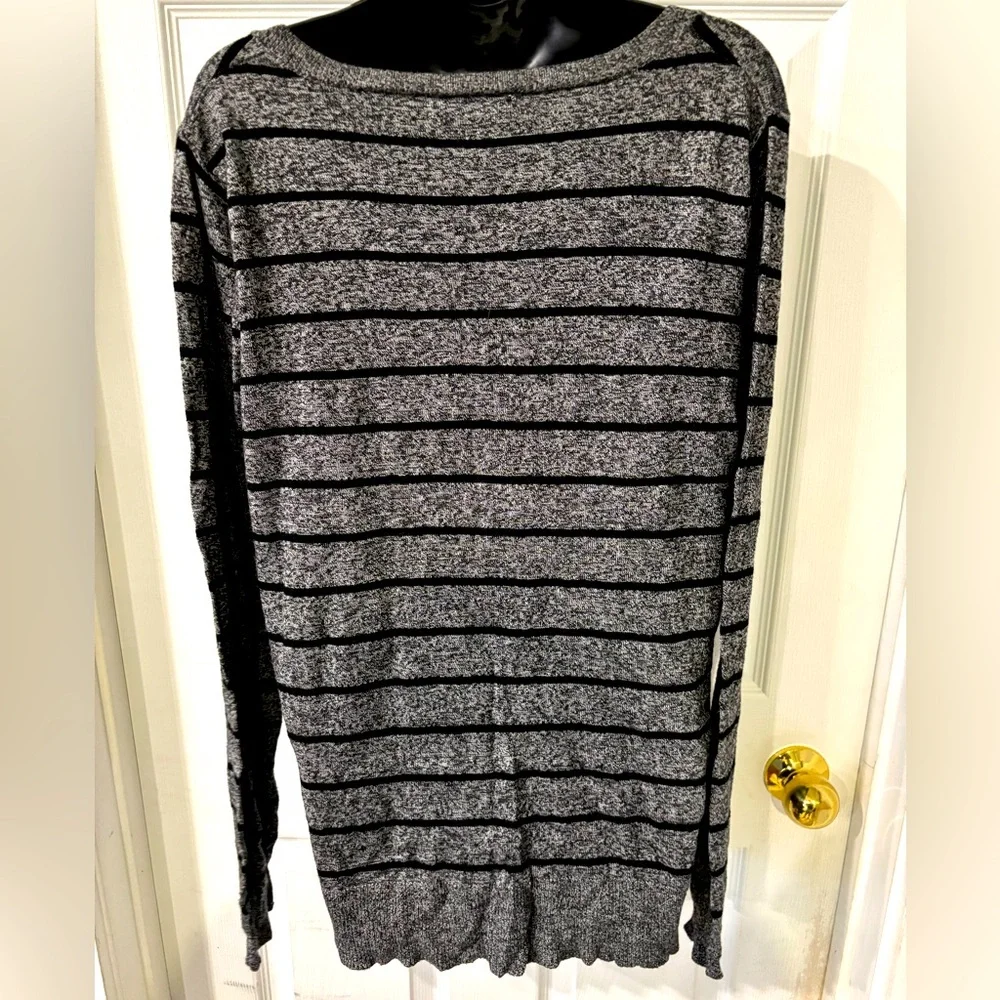 Mossimo Sweater - Picture 2 of 3